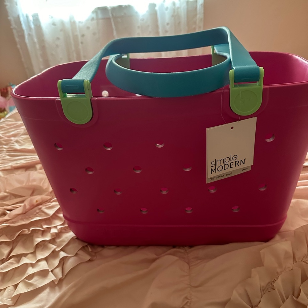 SIMPLE MODERN Large getaway bag NWT